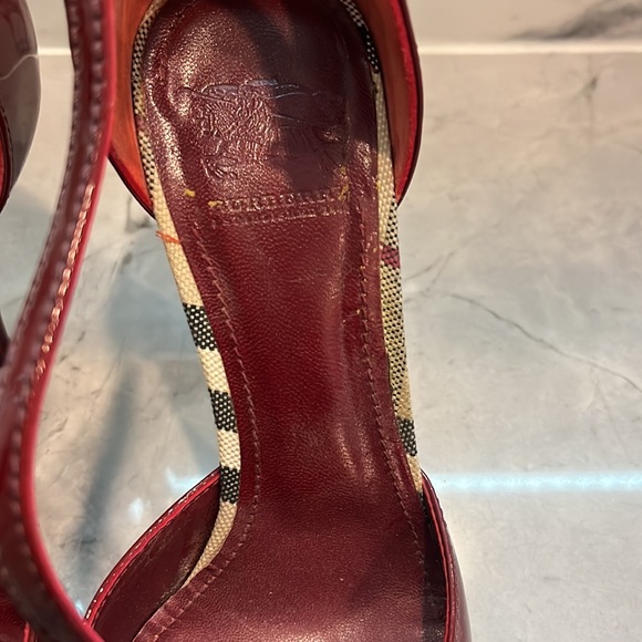 Authentic red Burberry heels - Picture 3 of 5